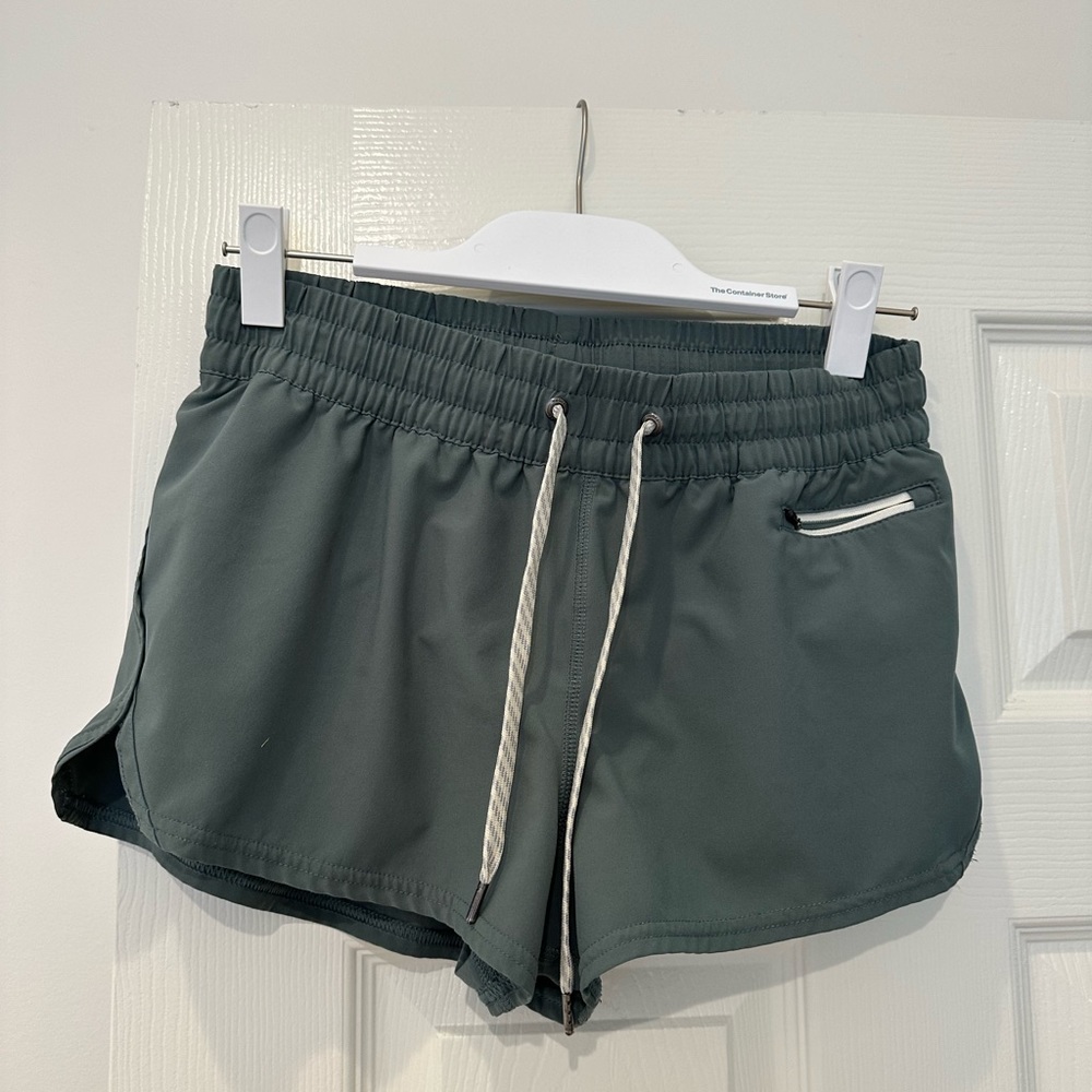 Vuori green shorts